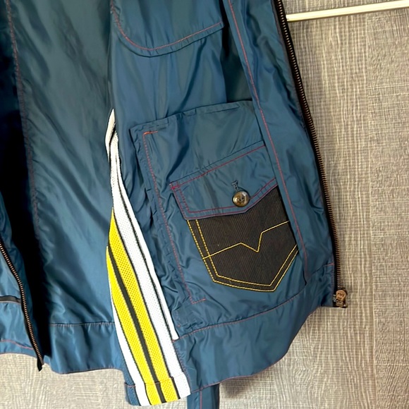 Hugo Boss Men’s windbreaker.  Awesome blue green color size large - Picture 8 of 8